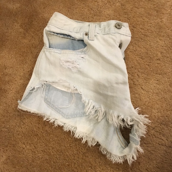 Lightly worn abercrombie and fitch  shorts. - Picture 3 of 3